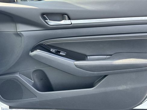 Used 2023 Nissan Altima 2.5 SV w/ SV Premium Package image 24