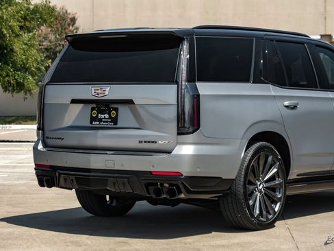 Used 2025 Cadillac Escalade V w/ LPO, Floor Liner Package AWD/4WD image 18
