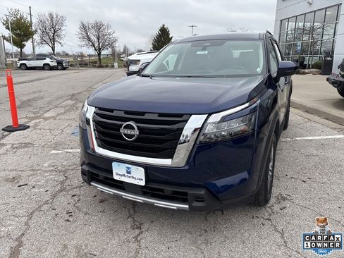 Used 2025 Nissan Pathfinder SL FWD image 12