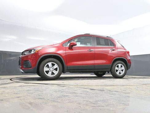 Used 2020 Chevrolet Trax LT w/ Sun & Sound Package AWD/4WD image 34