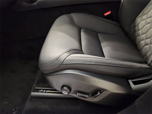 Used 2025 Volvo XC90 B5 Plus image 24