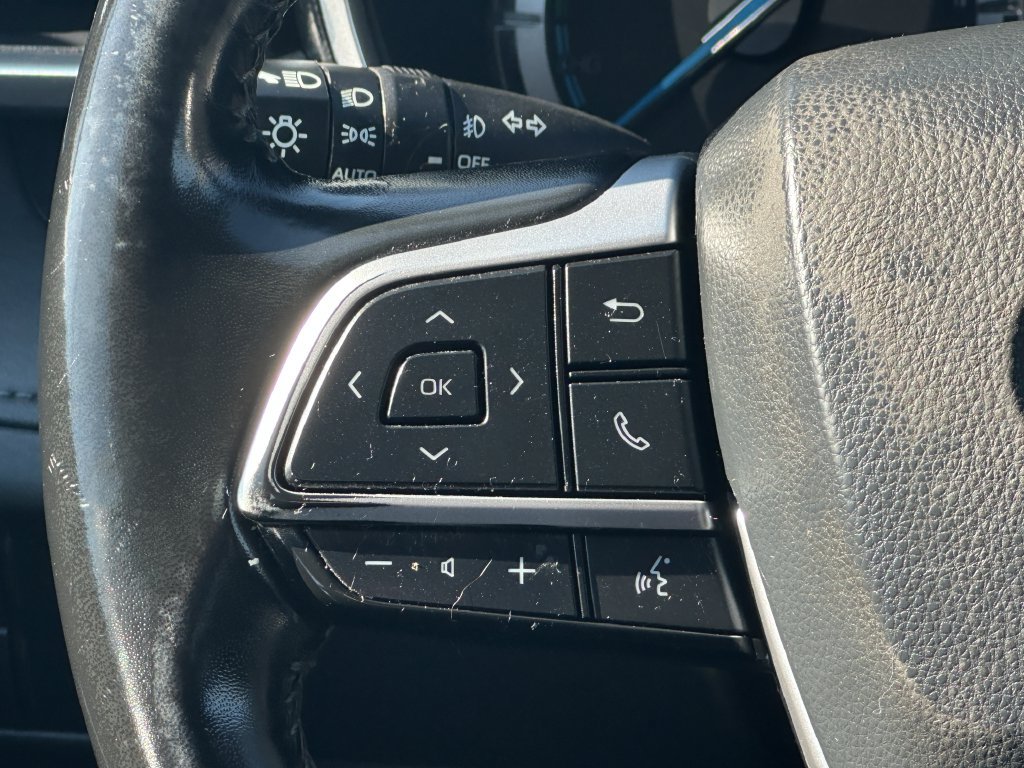 Used 2022 Toyota Highlander XLE AWD/4WD image 21