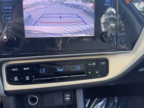 Used 2019 Toyota Corolla LE FWD image 21