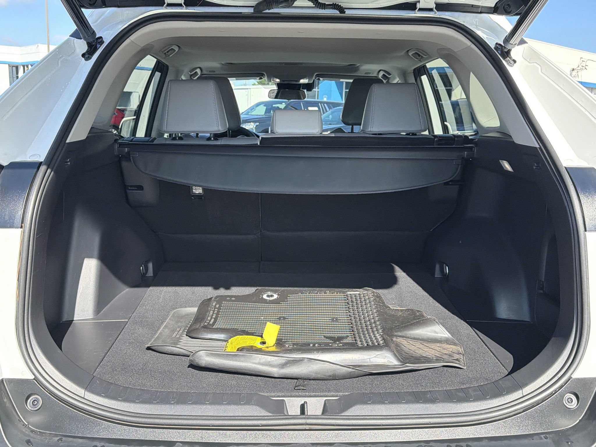 Used 2023 Toyota RAV4 XLE Premium FWD image 18