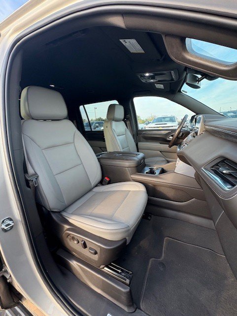 Used 2022 GMC Yukon XL SLT w/ SLT Luxury Package RWD image 9