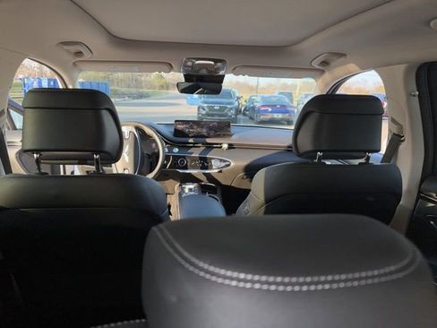 Used 2023 Genesis GV70 2.5T w/ Select Package image 6