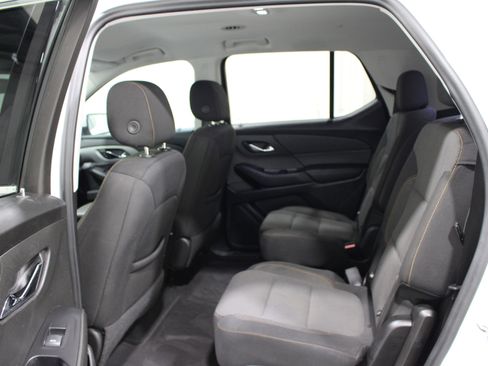 Used 2021 Chevrolet Traverse LT FWD image 21