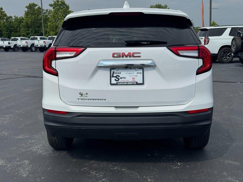 Used 2024 GMC Terrain SLE FWD image 4