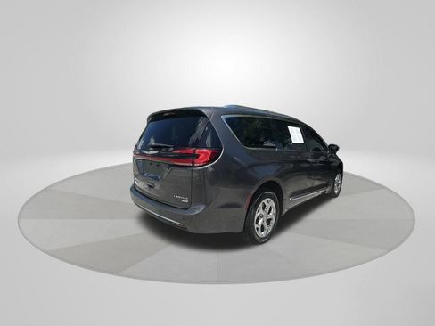 Used 2021 Chrysler Pacifica Limited AWD/4WD image 7