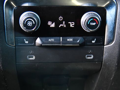 Used 2023 Chevrolet Suburban Premier RWD image 42