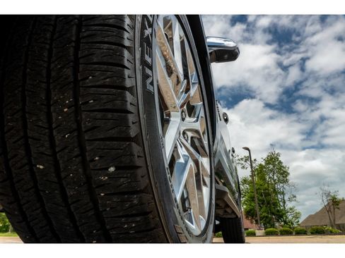 Used 2025 Chevrolet Tahoe Premier AWD/4WD image 10