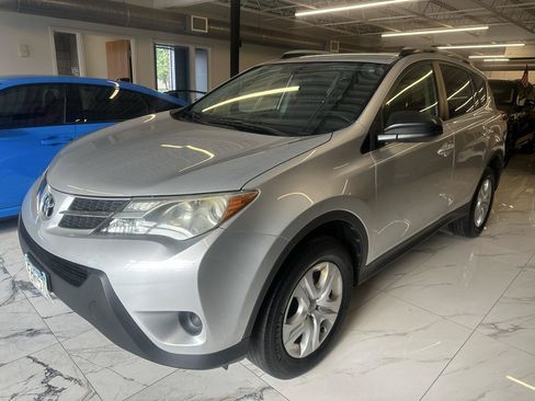 Used 2015 Toyota RAV4 LE AWD/4WD image 3