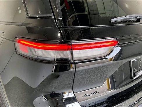 Used 2024 Jeep Grand Cherokee Limited w/ Luxury Tech Group II image 41