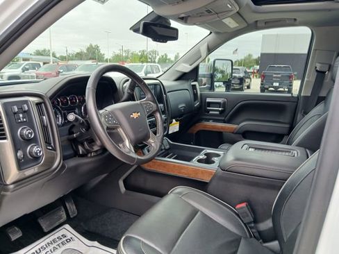 Certified 2018 Chevrolet Silverado 1500 High Country AWD/4WD image 9