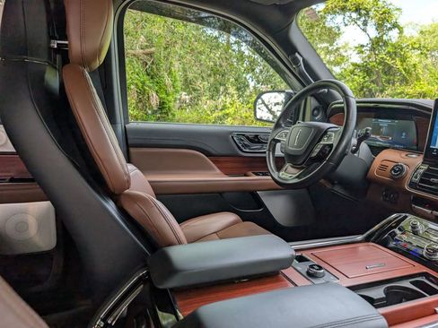 Used 2024 Lincoln Navigator Reserve AWD/4WD image 15