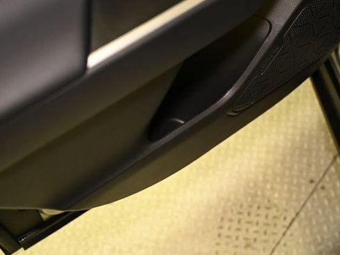 Used 2025 Toyota RAV4 XLE Premium image 53