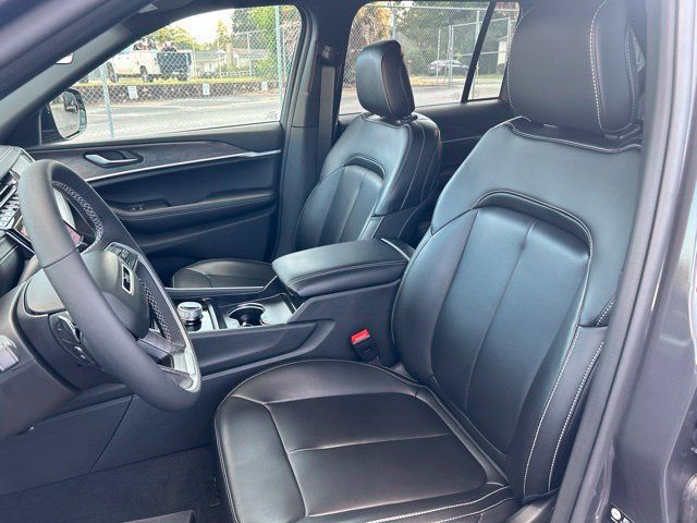 Used 2025 Jeep Grand Cherokee Limited RWD image 8