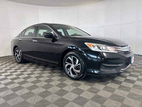 Used 2017 Honda Accord LX image 4