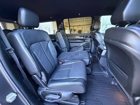 Used 2022 Jeep Wagoneer Series II AWD/4WD image 42