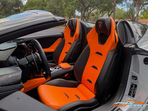 Used 2021 Lamborghini Huracan EVO RWD image 22