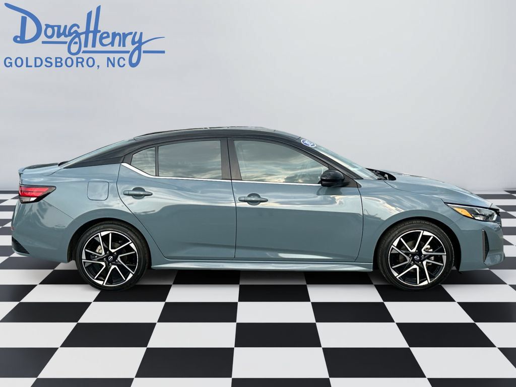 Used 2025 Nissan Sentra SR w/ SR Premium Package FWD image 6
