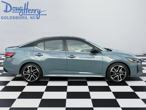 Used 2025 Nissan Sentra SR w/ SR Premium Package FWD image 6