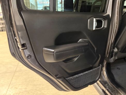 Used 2021 Jeep Gladiator Sport image 41