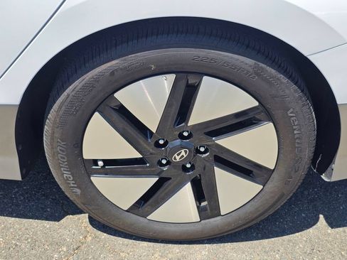Certified 2024 Hyundai Ioniq 6 Limited RWD image 8