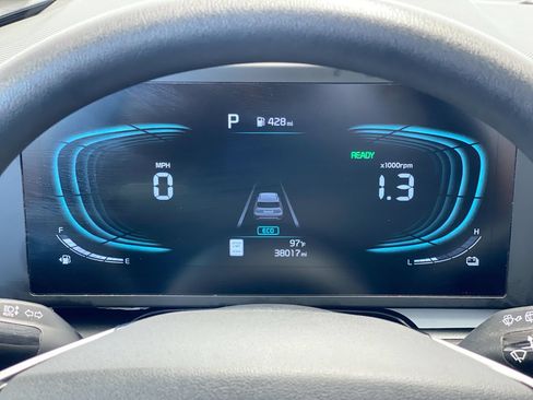 Certified 2025 Kia Niro LX FWD image 22