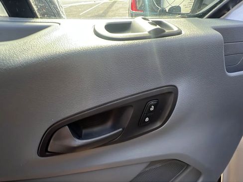 Used 2018 Ford Transit 350 XL image 28