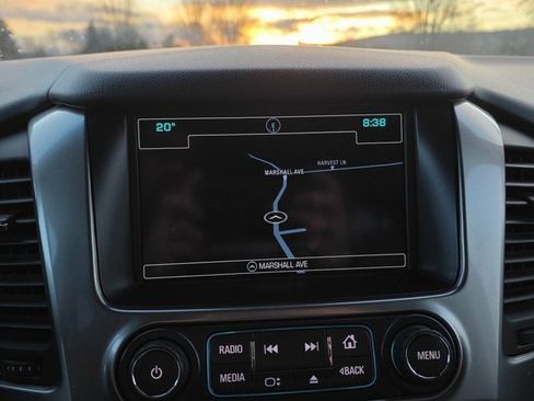 Used 2017 Chevrolet Suburban Premier image 4