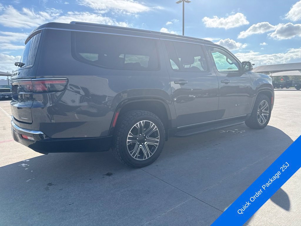 Used 2024 Jeep Wagoneer L Series II w/ Flexible Seating Group AWD/4WD image 3