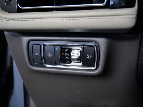 Used 2023 Lincoln Aviator AWD w/ Premium Package image 24