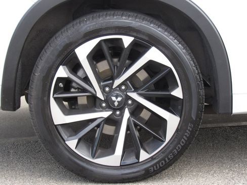 Used 2024 Mitsubishi Outlander 4WD Plug-In Hybrid image 40