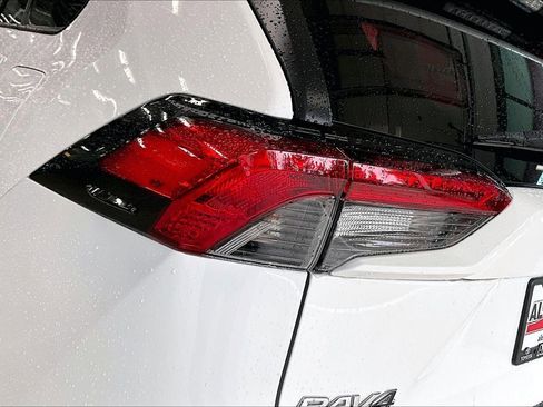 Used 2022 Toyota RAV4 XLE AWD/4WD image 27