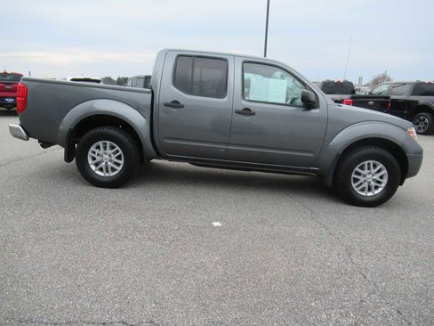 Used 2016 Nissan Frontier SV image 4