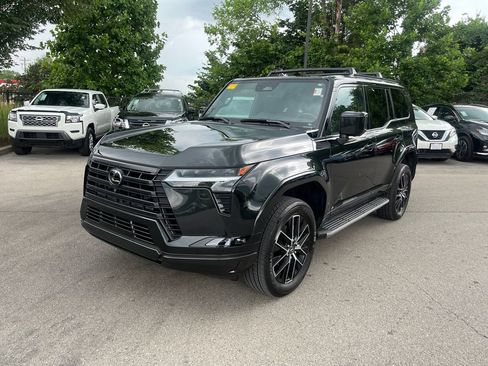 Used 2024 Lexus GX 550 w/ Accessory Package (2T) AWD/4WD image 3