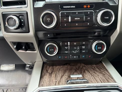 Used 2017 Ford F250 Lariat w/ Lariat Ultimate Package AWD/4WD image 19