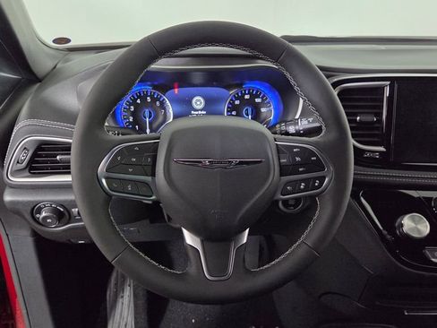 New 2026 Chrysler Pacifica Select image 16