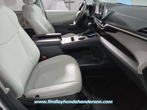 Used 2023 Toyota Sienna LE FWD image 21