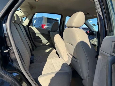 Used 2010 Ford Focus SE image 8