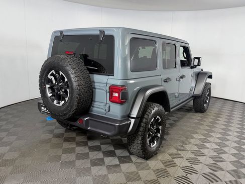 Used 2025 Jeep Wrangler Unlimited Rubicon 4xe w/ Technology Group AWD/4WD image 7