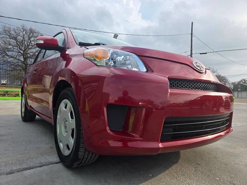 Used 2011 Scion xD image 4