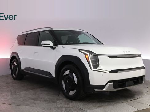 Used 2024 Kia EV9 Wind AWD/4WD image 13