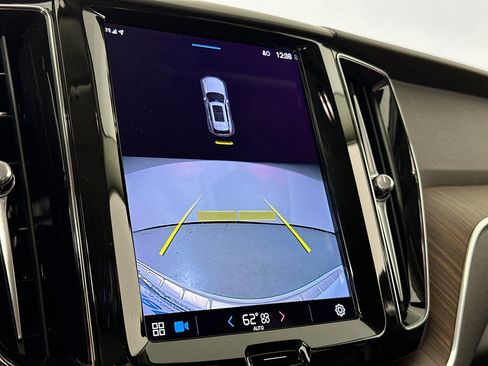 Used 2022 Volvo XC60 B5 Momentum w/ Protection Package Premier image 13