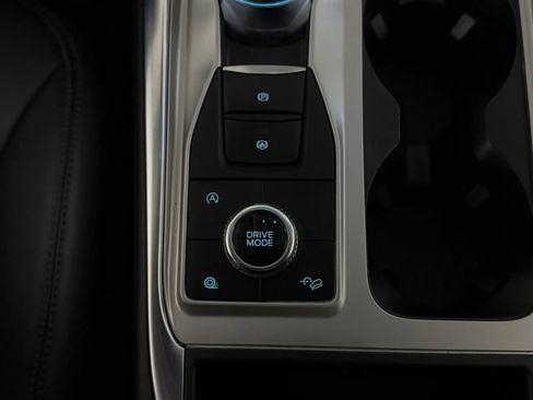 Used 2024 Ford Explorer XLT w/ Equipment Group 202A AWD/4WD image 38
