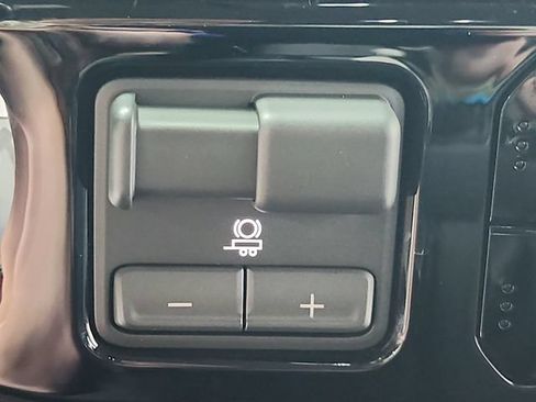 Used 2023 Chevrolet Silverado 1500 LT AWD/4WD image 35