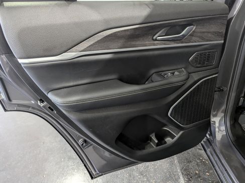 Used 2023 Jeep Grand Cherokee 4WD 4xe image 11