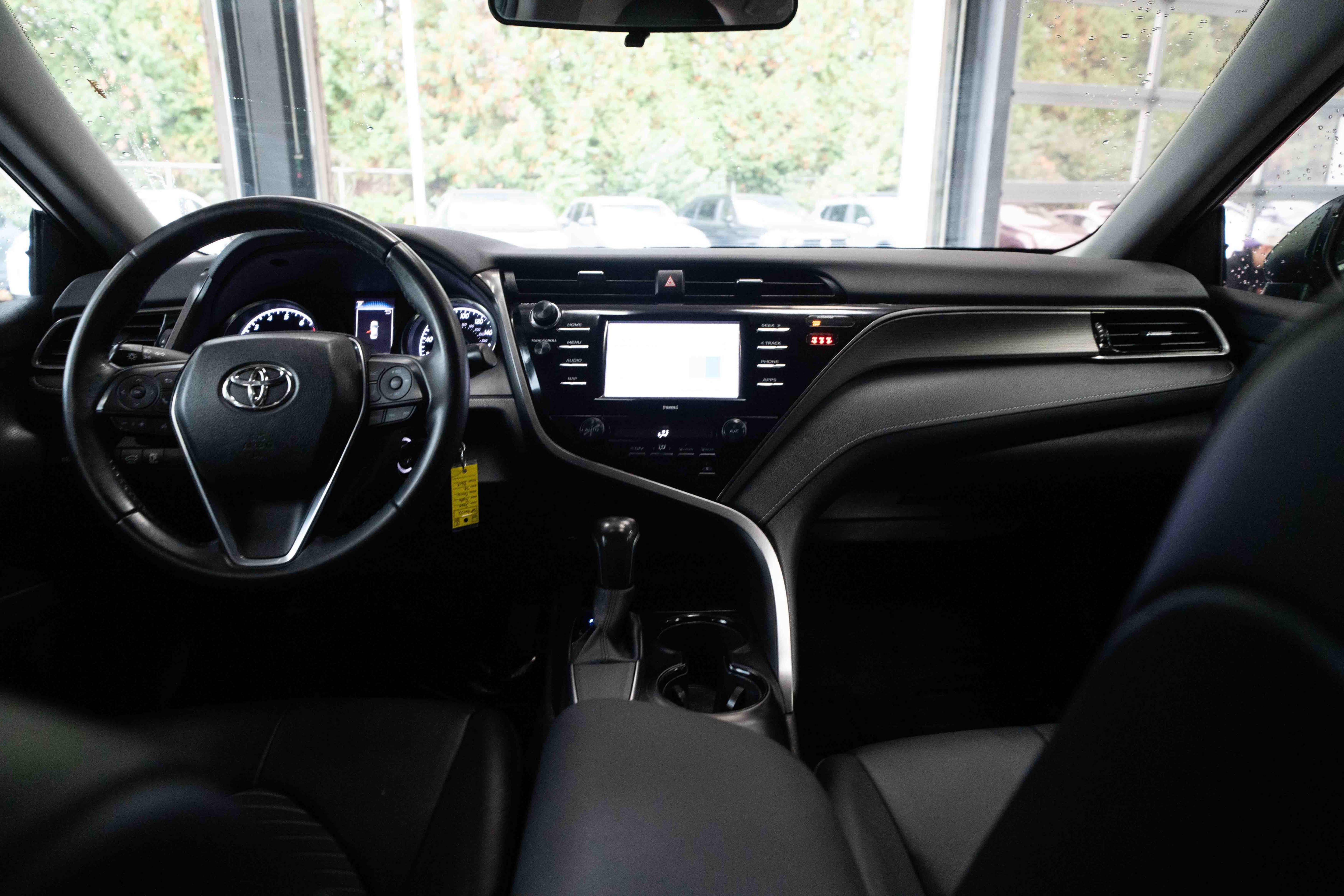 Used 2020 Toyota Camry SE FWD image 20