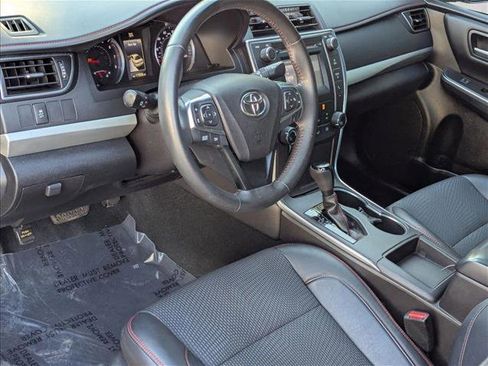 Used 2017 Toyota Camry SE image 9